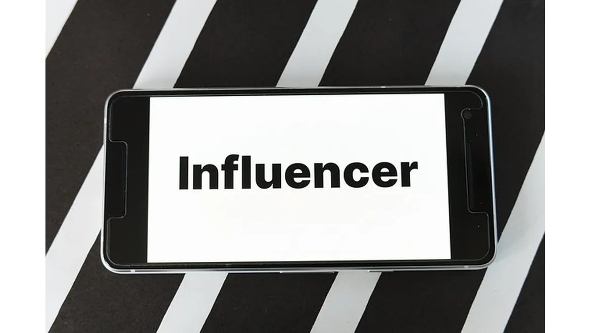 PanxoraCrypto's tweet card. Right, so I was chatting with Lewis the other day, you know, the guy who's launched like, a zillion tokens (okay, maybe three, but it feels like a zillion!). He was saying how crucial influencers...