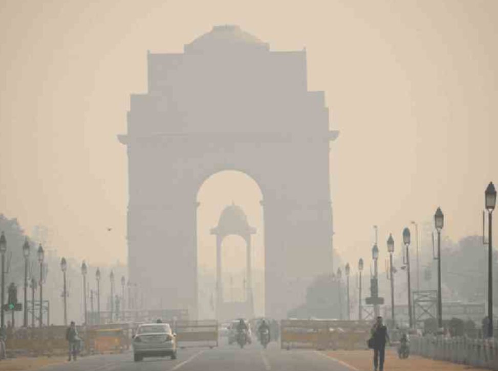 Lalluram_Eng's tweet card. Delhi’s air quality deteriorated sharply on Saturday, with the 24-hour average air quality index registered at 199, raising health concerns.