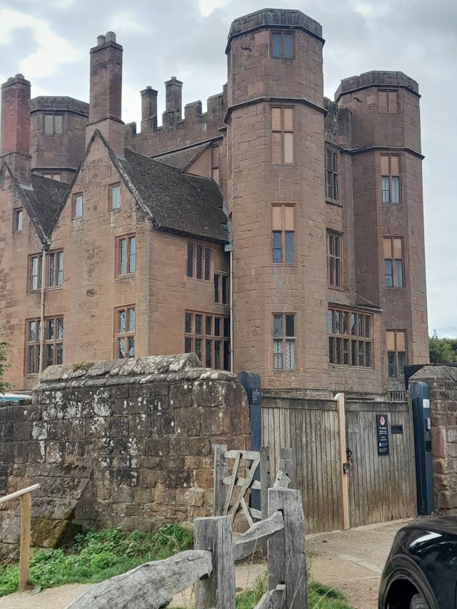 EvoBoozySaddler's tweet card. Monday, September 29th, Craig and myself were both off work and we arranged to go to Kenilworth to tick off the new JD Wetherspoons pub there which opened in July. At Walsall Railway Station I aske…