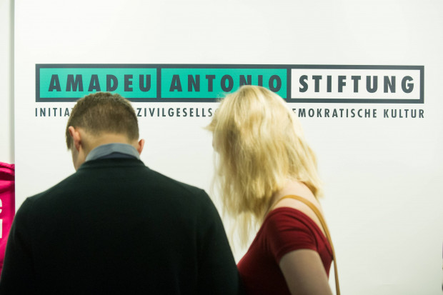 moodstabilize's tweet card. Seit 10 Jahren ist Tichys Einblick Stachel im Fleisch der Demokratieverächter: Die Amadeu Antonio Stiftung, mit Millionen aus Steuergeldern gefördert, treibt ein linksradikales Netzwerk voran, das...