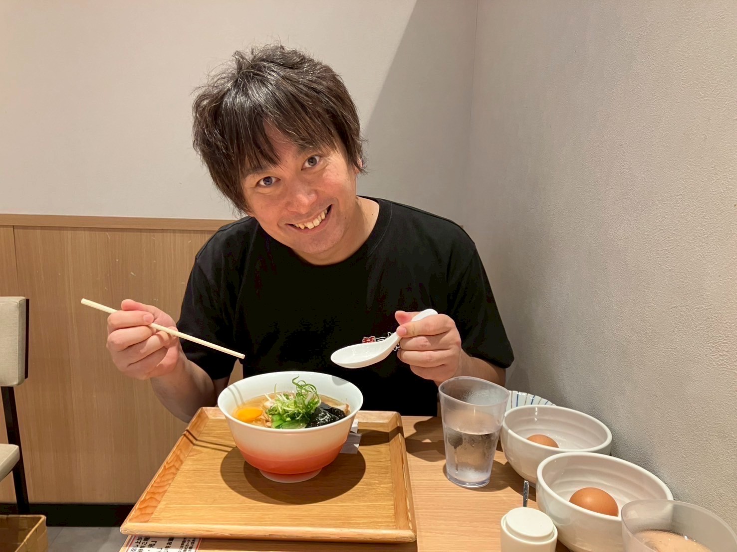 yadannakashima's tweet card. コント日本一を決める「キングオブコント」（TBS系列）で、2022〜2024年の3年連続で決勝進出。各方面から実力を高く評価されるお笑いトリオ「や団」。メンバーの一員である中嶋享氏は、先日放送された…