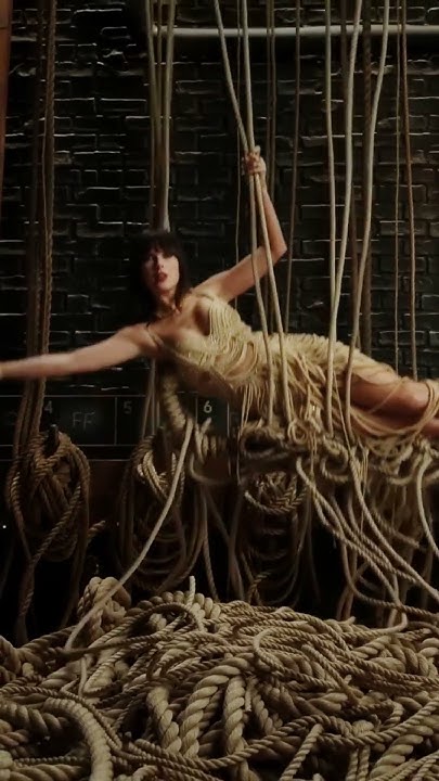 hugophotomex's tweet card. 👑 TAYLOR SWIFT 🔥 'THE FATE OF OPHELIA' ✨ VÍDEO OFICIAL 🎨 La OBRA...