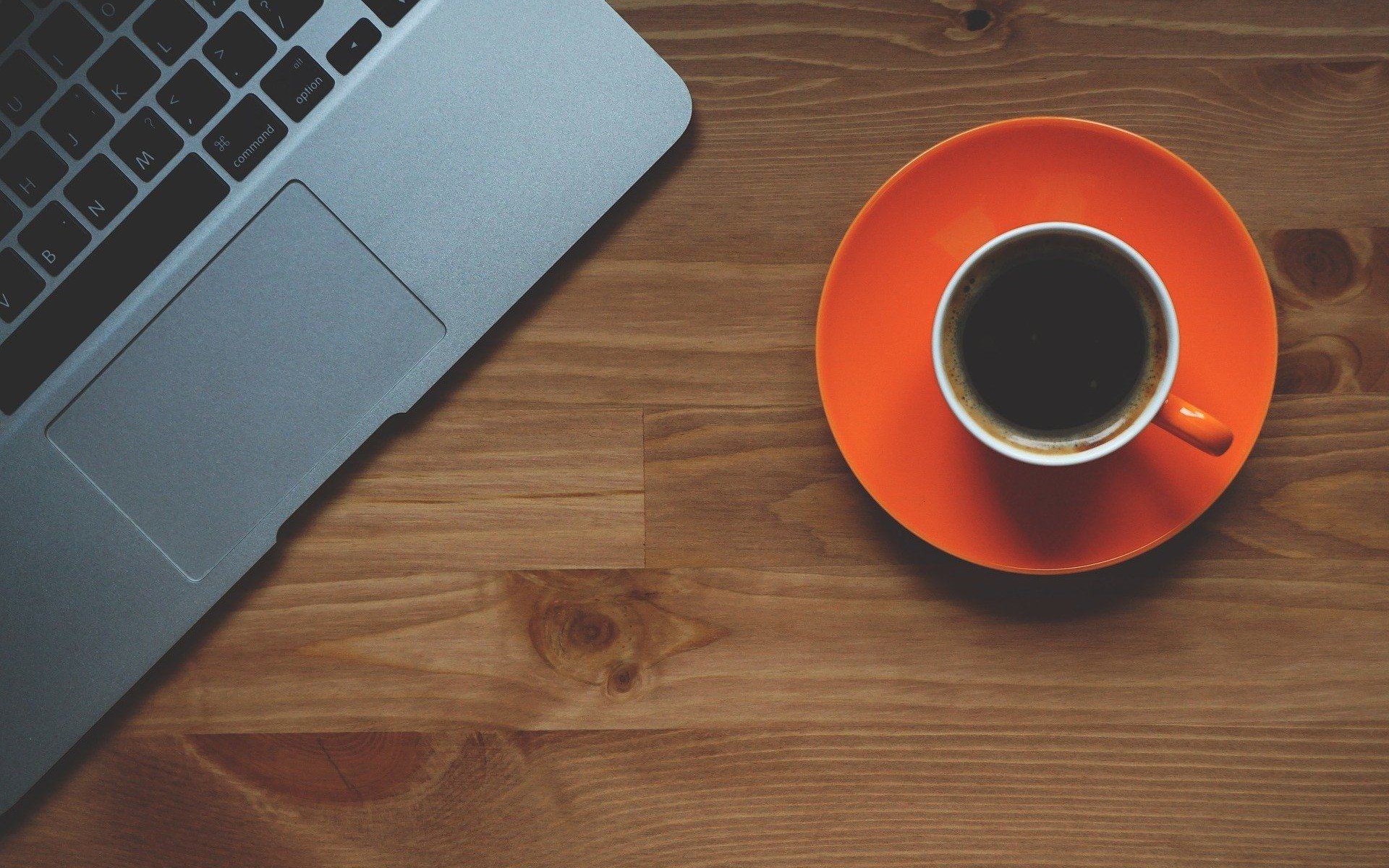 JavaStarG's tweet card. In this guide. we will look at the differences between Java distributions and an overview of Java language features, including Java versions 8-13.