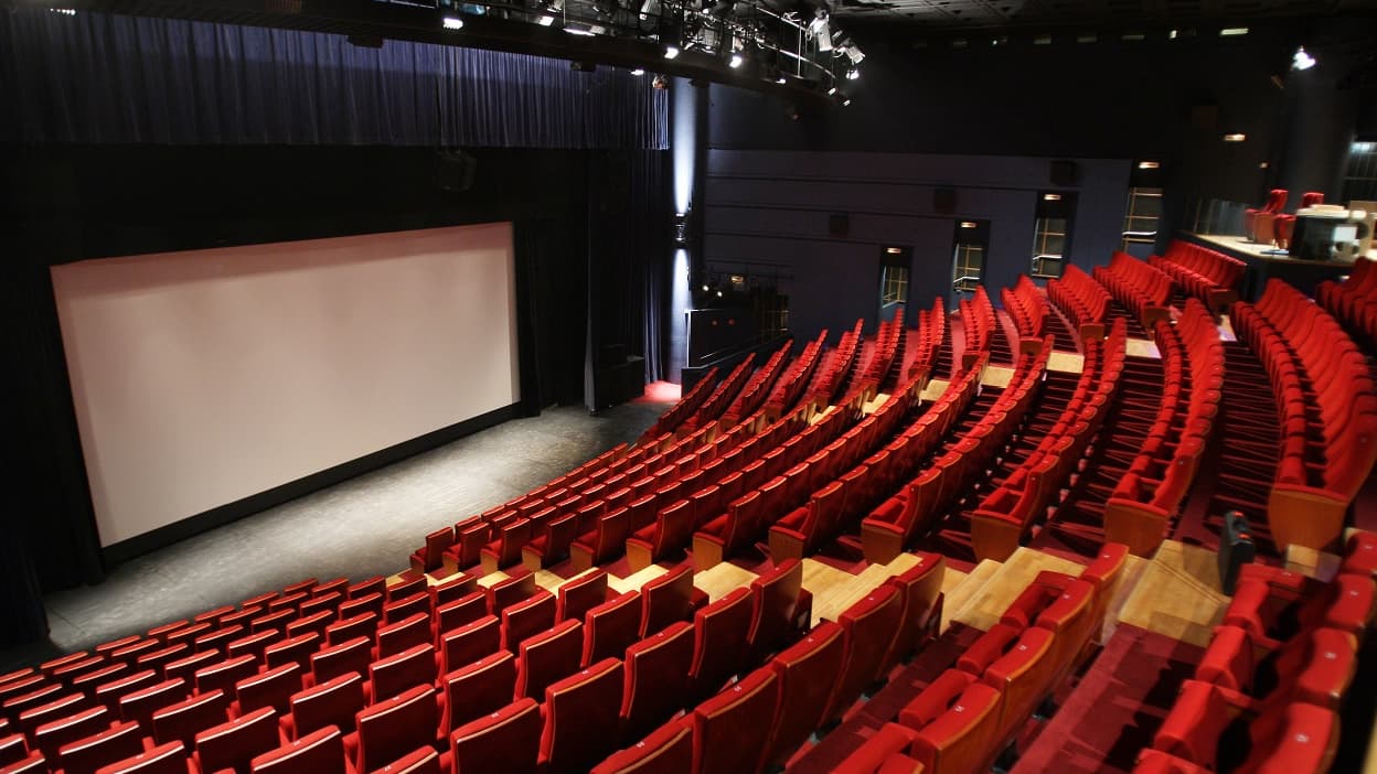 fandoetlis's tweet card. Le CNC vole au secours des cinémas dont la trésorerie est dans le rouge. Des aides "sont attribuées sous forme d'avances remboursables" jusqu'au 31 décembre 2025 et concernent les exploitants de...