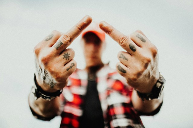 Repelsteeltje21's tweet card. Maaike van Charante Onze media nemen de nieuwsconsumenten niet serieus, zoals deze week weer bleek bij het KRO-NCRV programma College Tour van Twan Huys. Een inhoudelijk debat met Caroline van der …