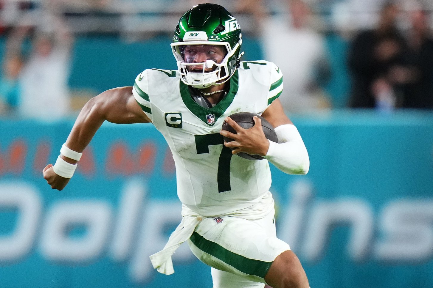 hype_phinest's tweet card. Week 6 starts and sits include some high octane quarterbacks with tough matchups, and players at each position to plug into fantasy lineups.