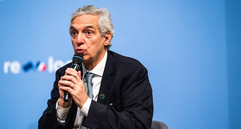 Rexecode's tweet card. L’incertitude politique permanente de ces dernières semaines agace les chefs d’entreprises français. Dans le brouillard, ils mettent en pause les investissements… avant de réduire l’emploi ?
