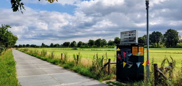 WattisDuurzaam's tweet card. Utrechts zonnefietspad op koers voor 40% van beoogde opbrengst Op 14 juli 2021 openden opdrachtgever Provincie Utrecht en bouwer Solaroad ‘het langste zonnefietspad ter wereld’, bij Maartensdijk....