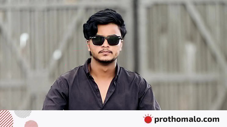 ProthomAlo's tweet card. আইফোন বিক্রি করে সপ্তাহখানেক আগে একটি পুরোনো মোটরসাইকেল কিনেছিলেন এইচএসসি পরীক্ষার ফলপ্রত্যাশী শারাফত খান। আজ সেই মোটরসাইকেল দুর্ঘটনায় নিহত হয়েছেন তিনি।