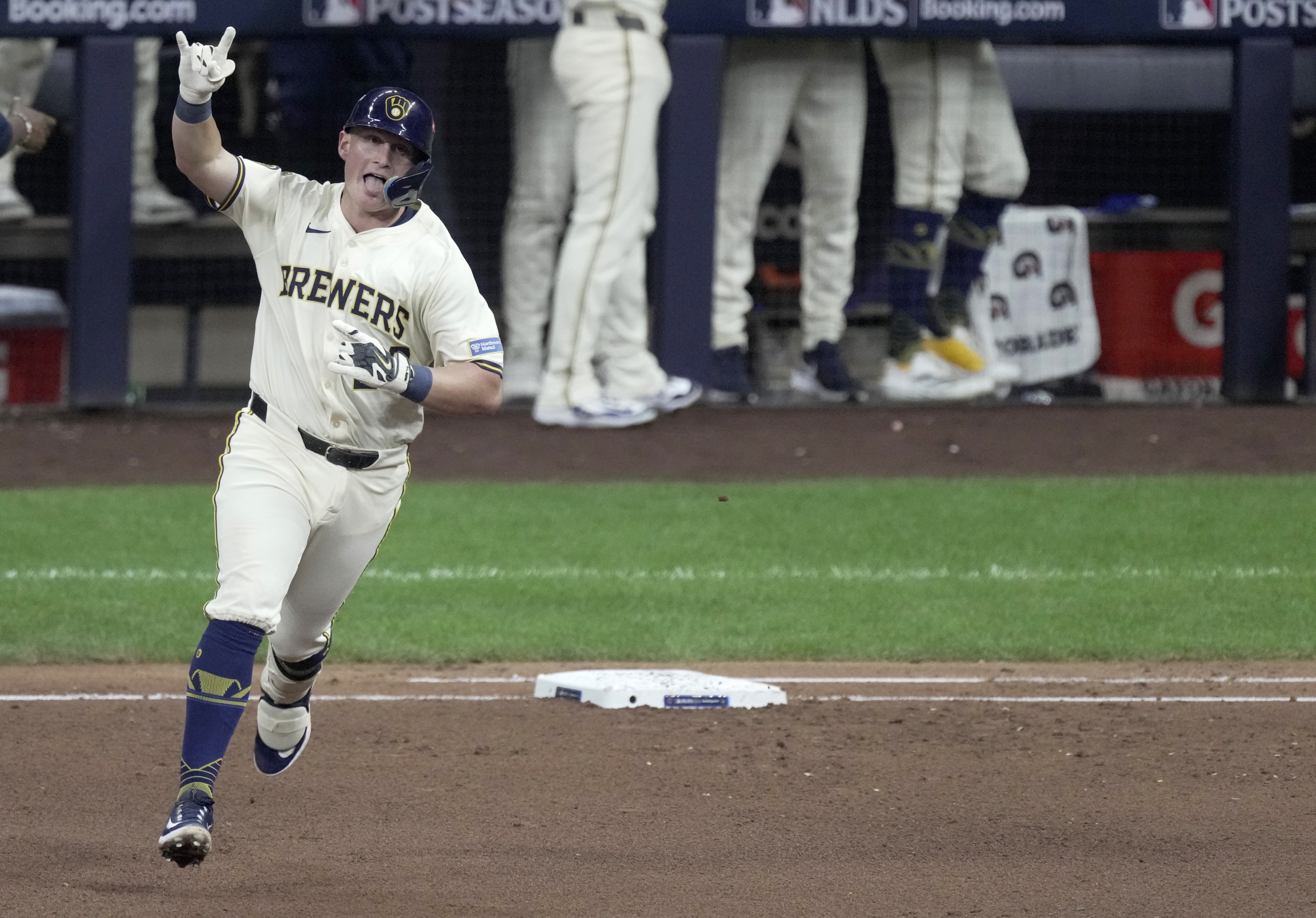 SoxMachine's tweet card. After the Mariners outlasted the Tigers over 15 innings in their Game 5 to set the matchup with the Blue Jays in the ALCS on Friday, the Brewers took care of business in a still-tense-but-far-more-...