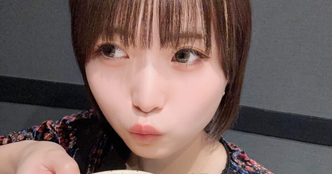 lesson_to_umr's tweet card. わたしです 今日は朝からオフ会があってね、 昨日の夜から予約数の雲行きが怪しめというか0人で運営さんに 「集合はするしファンのみんなに挨拶もするけどうまる推し本当にいなかったら、1人だけ解散していいですか？😀」 なんて話してて 朝を迎えても状況は変わらず結局オフ会はファン0人のままスタート！！！ オフ会に参加してくれていた他メンのファンの方がみんなやさしくて私にも何か食べる？と沢山声をかけ...