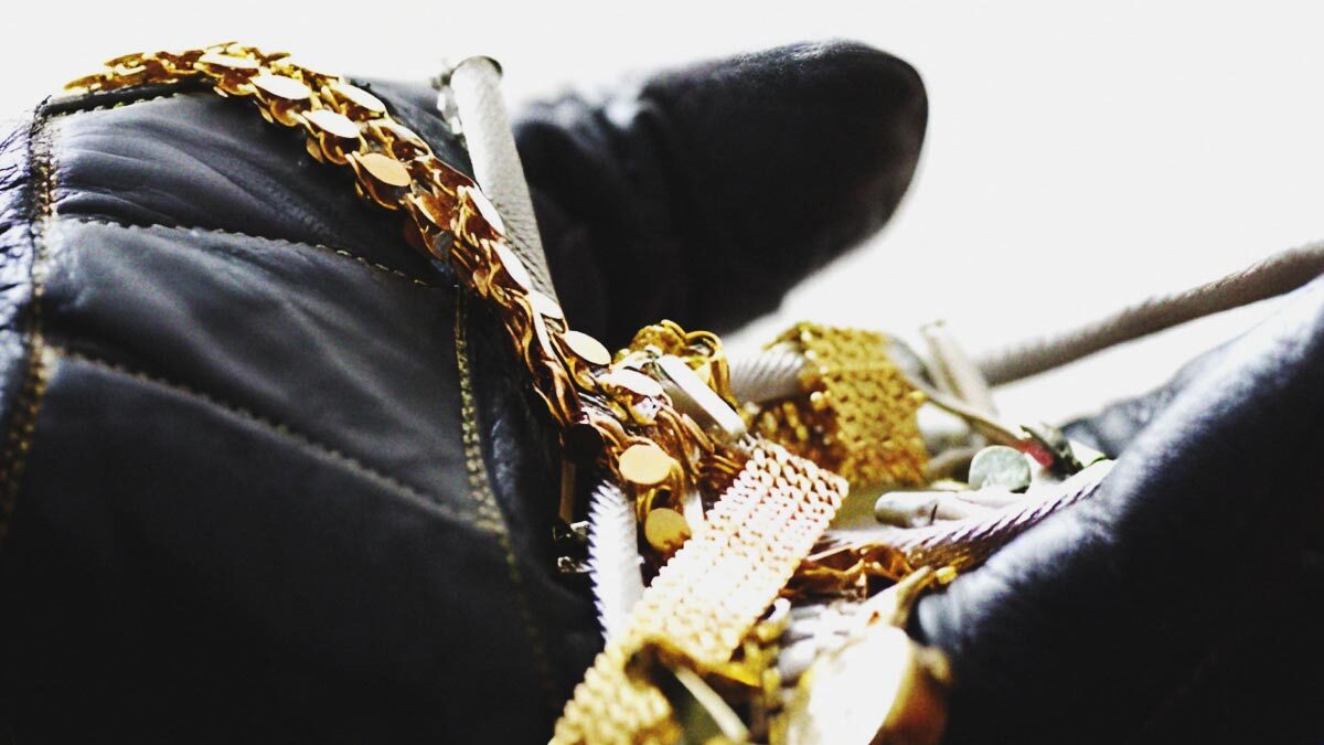 LaPaginaNegraMX's tweet card. Al menos seis delincuentes roban joyas de Luxury Gold en San Andrés Cholula; los ladrones eran cuatro hombres y dos mujeres.