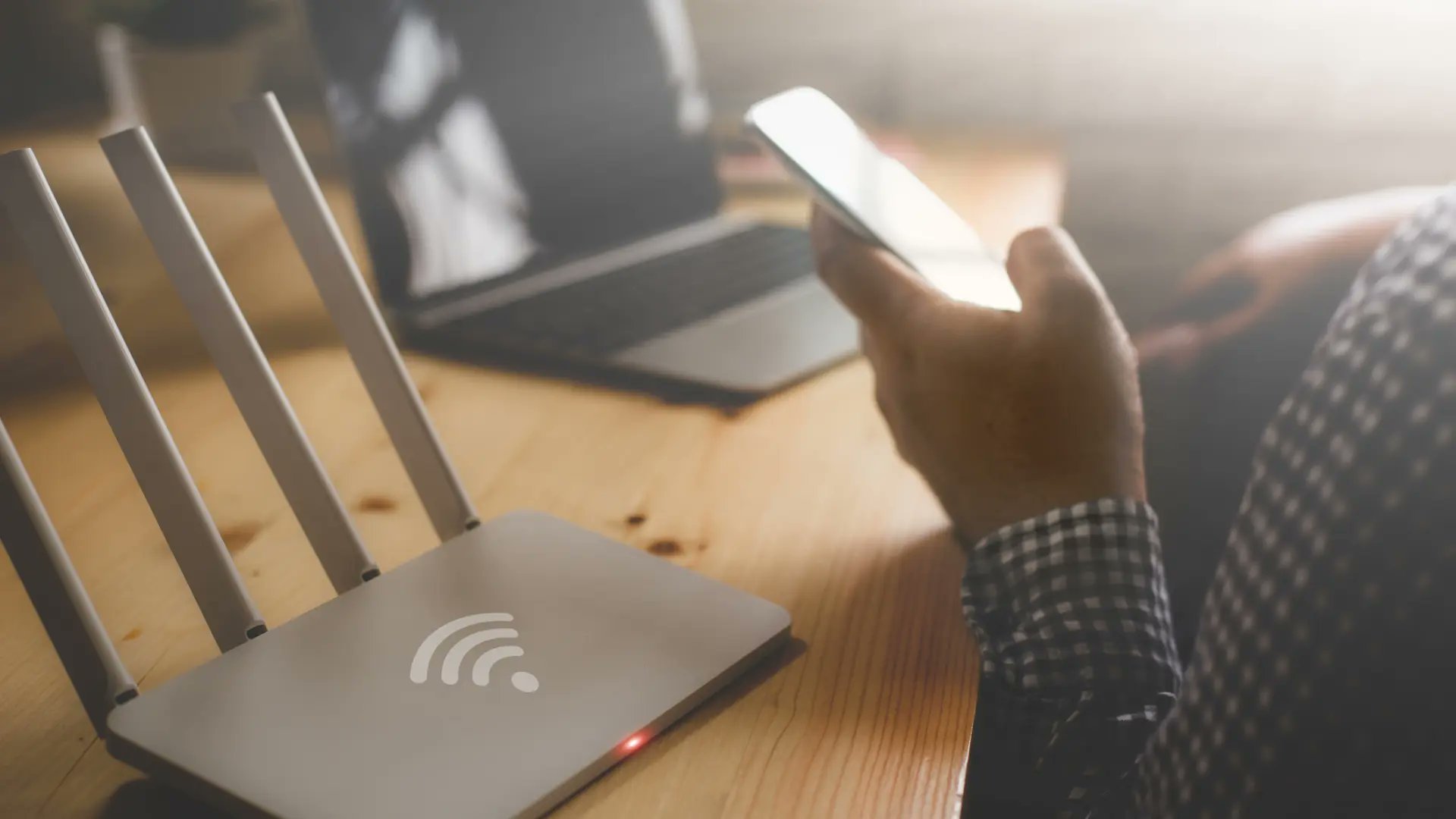 CPSDevelopment's tweet card. Si la señal de tu wifi no llega correctamente a toda tu casa, puedes convertir un viejo móvil Android en un repetidor para amplificar la señal fácilmente. 