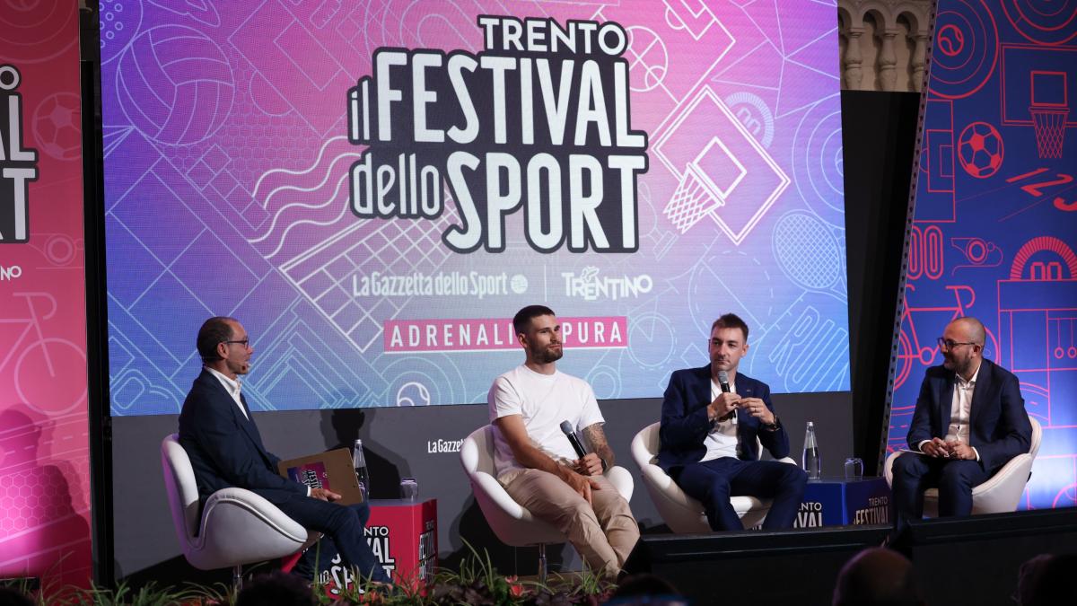 RenaudB31's tweet card. I due, amici e simboli del ciclismo italiano, si raccontano a Trento al Festival dello Sport