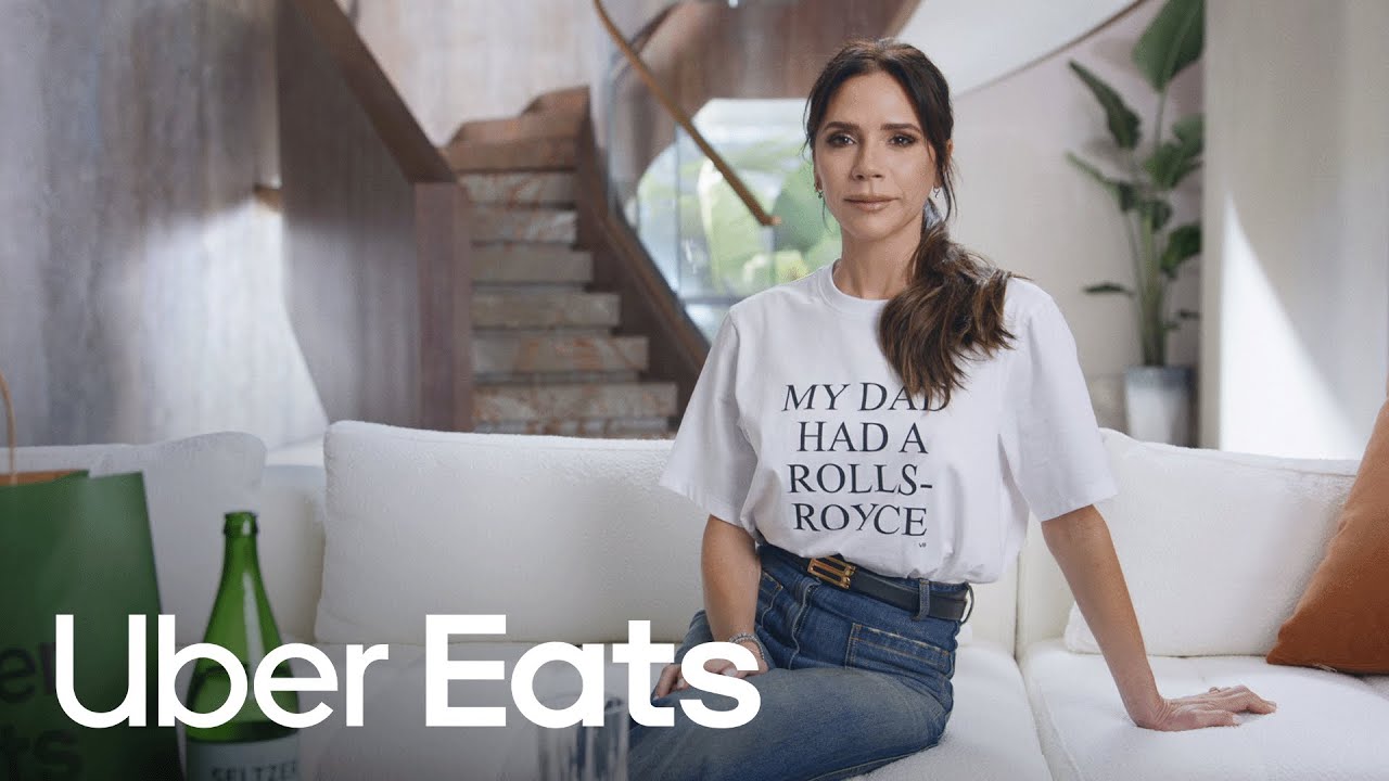 BlogDuWebdesign's tweet card. DAVID AND VICTORIA BECKHAM FORGET | UBER EATS