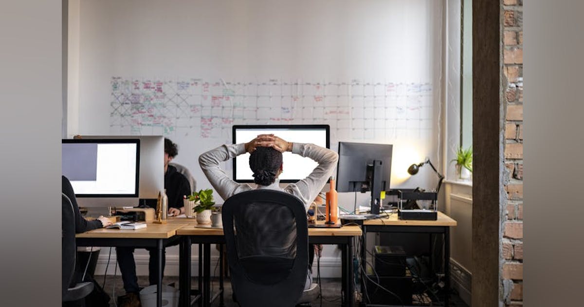 PHYSECTECH's tweet card. Axonius Chief Product Strategist Ryan Knisley shares the growing pressures CISOs are facing in complex digital environments.
