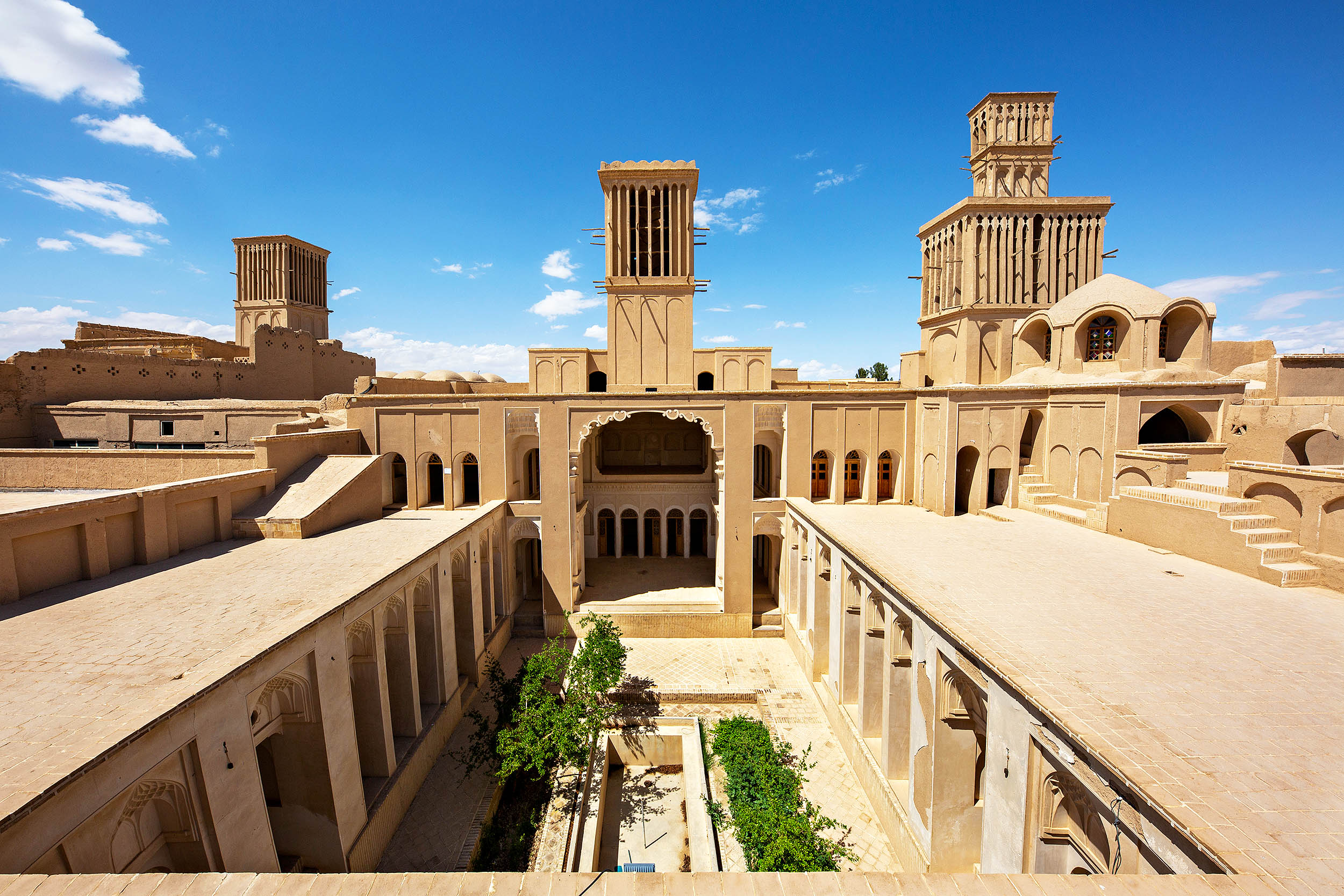 gaspworld's tweet card. Ancient cultures used passive cooling - thick walls, shaded layouts, wind catchers -to survive heat. These methods can inspire modern designs