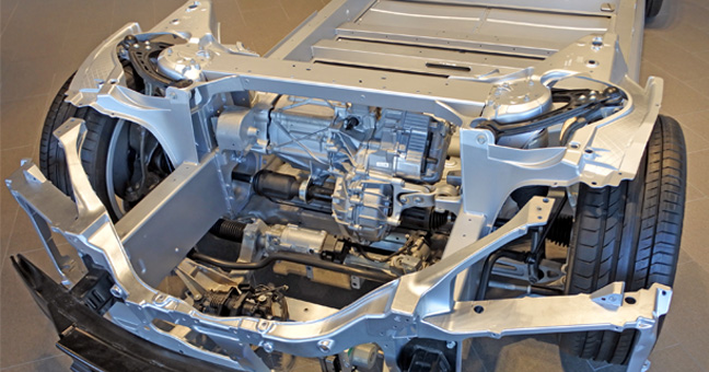 DataOneSoftware's tweet card. Learn about the key components of electric vehicles and how they differ from traditional internal combustion engine vehicles.