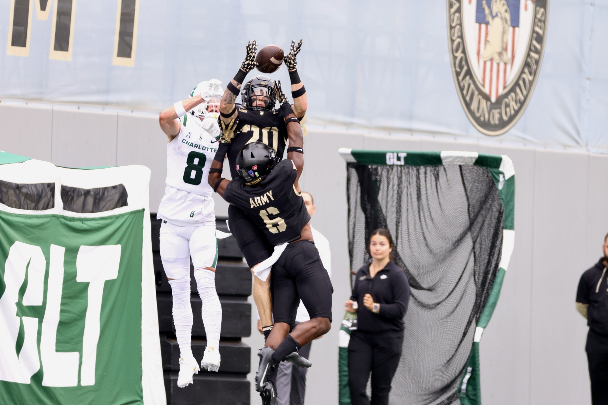 jj_pavlick's tweet card. Army West Point dominates with a commanding victory over Charlotte, highlighted by a fruitful performance from quarterback Cale Hellums.