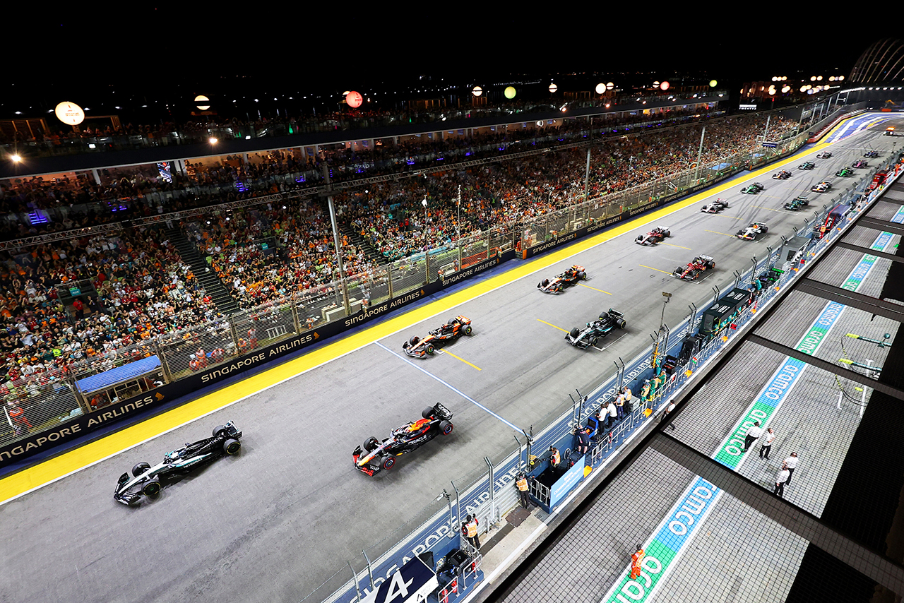 AUTOSPORT_web's tweet card. 　マリーナベイ市街地サーキットを舞台に開催された2025年F1第18戦シンガポールGPはジョージ・ラッセル（メルセデス）がポール・トゥ・ウインを飾りました。今大