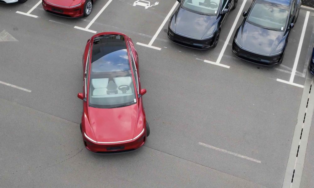 janirube's tweet card. Tesla’s vehicles are allowed to be retrofitted with a software update that could enable the activation of self-driving features.