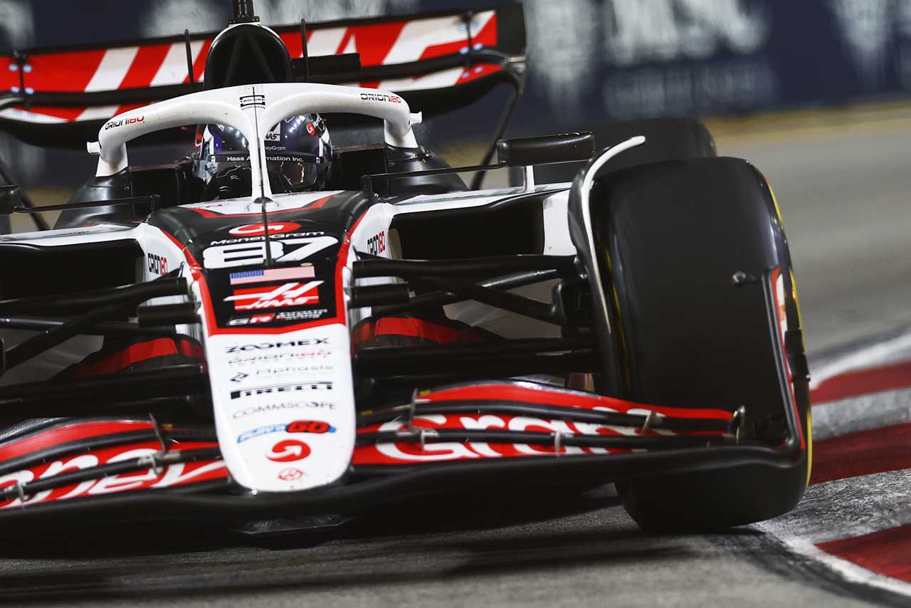 AUTOSPORT_web's tweet card. 　ハースのルーキー、オリバー・ベアマンが2025年F1第18戦シンガポールGPで9位に入賞した。