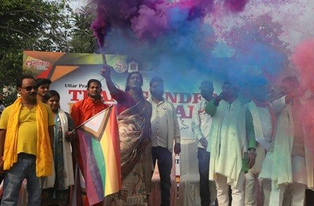 thecoverage_in's tweet card. Lucknow: यूपी की राजधानी लखनऊ के गोमती नगर क्षेत्र में सडक़ पर वॉक करते हुए LGBTQIA+ (लेस्बियन, गे, बाइसेक्सुअल, ट्रांसजेंडर, क्वीर, इंटरसेक्स, एसेक्सुअल)