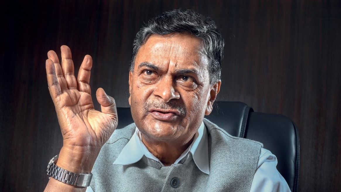BiharTakChannel's tweet card. R K Singh News: बिहार चुनाव से पहले बगावती तेवर दिखाने वाले बीजेपी नेता आरके सिंह ने अब बदले सुर. अमित शाह से मुलाकात के बाद कहा-पार्टी नहीं छोड़ेंगे, नई पार्टी बनाने का सवाल ही नहीं.
