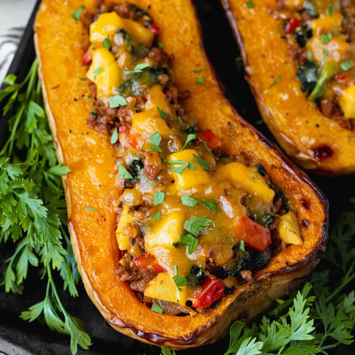 servfromscratch's tweet card. Sausage Apple Stuffed Squash is like a fall harvest all wrapped up into one delicious meal. It's made with savory sausage, sweet apples and a variety of vegetables including kale and red bell peppers.