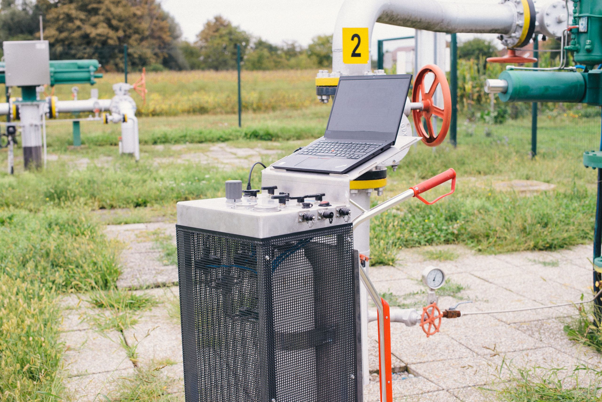 PicoFlowControl's tweet card. RIKI calibration device for LBC is a generator of linear pressure drop, which simulates the drop of pressure on the gas pipeline and allows the setting of correct/precise values