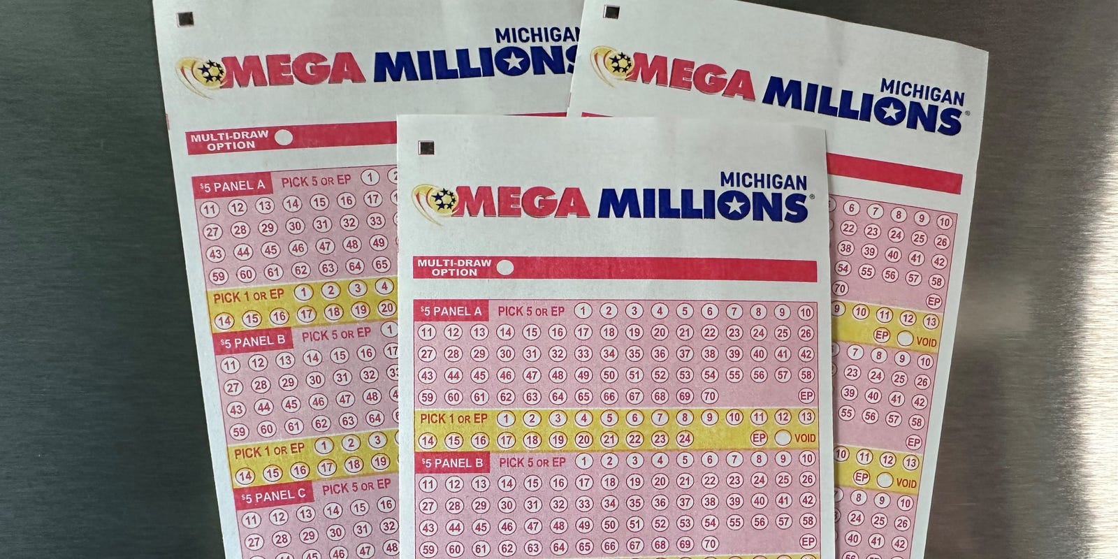thebigtime's tweet card. The lottery's jackpot, now worth $600 million, needs to surpass $648 million to be the 10th highest jackpot in the game's history.