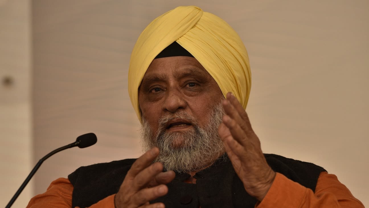 irfhabib's tweet card. Email to association president refers to nepotism during the reign of Arun Jaitley, whose statue is being installed at the Kotla