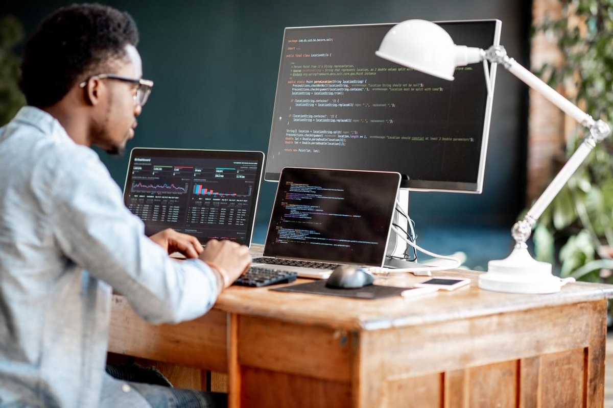 BuildableWorks's tweet card. Becoming a software developer is hard. And even worse, aspiring coders aren't necessarily being taught the skills that employers value and expect, says one CTO.