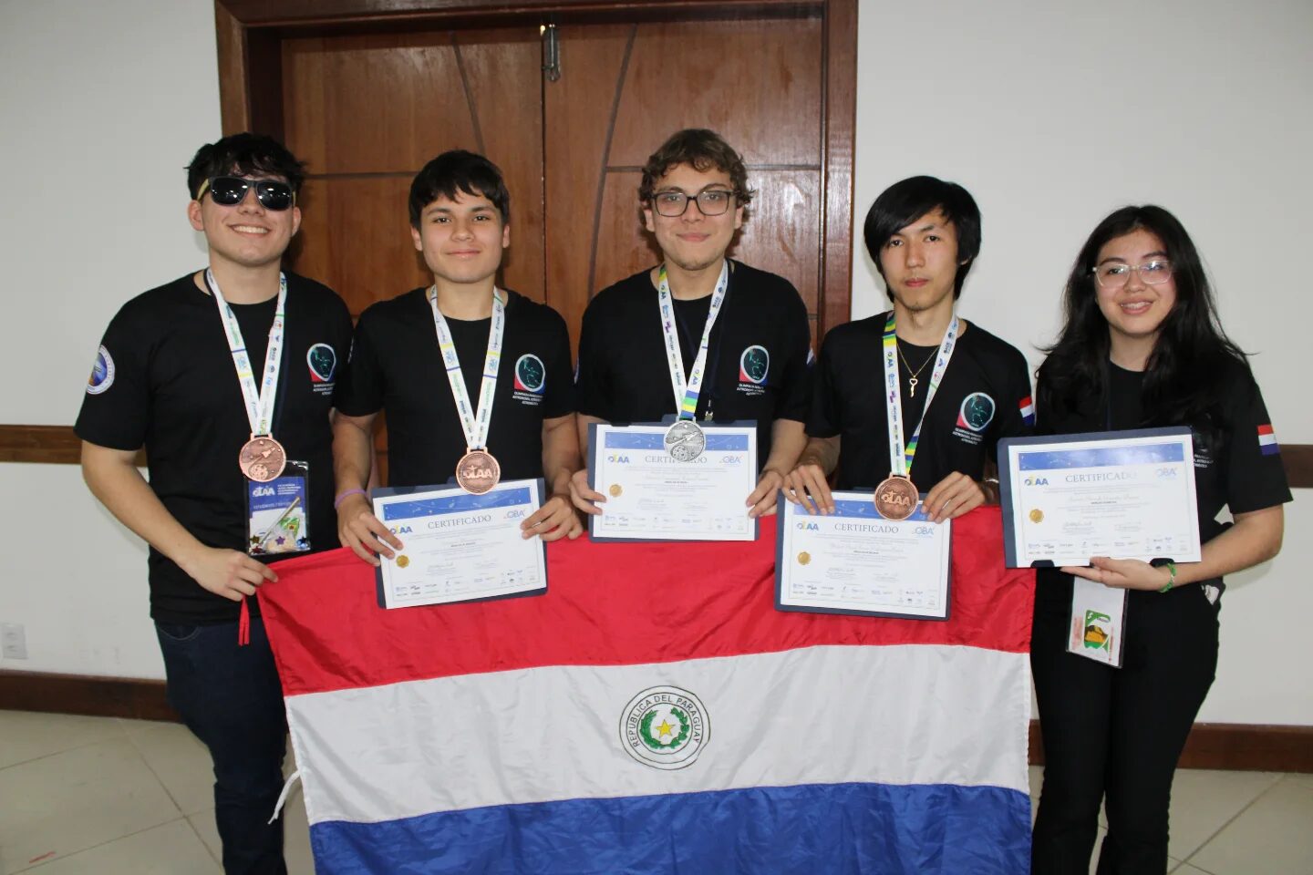 EdQuintana's tweet card. Paraguay ganó medallas de plata y bronce en la Olimpiada Latinoamericana de Astronomía y Astronáutica 2025, realizada en Brasil.