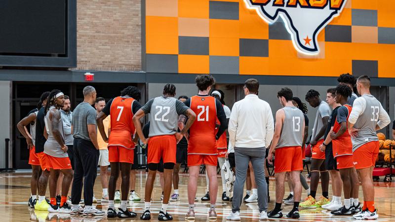 UTRGVmbb's tweet card. RIO GRANDE VALLEY – The University of Texas Rio Grande Valley (UTRGV) Vaqueros men's basketball hit the court for their first official team practice on Monday at the UTRGV Fieldhouse.