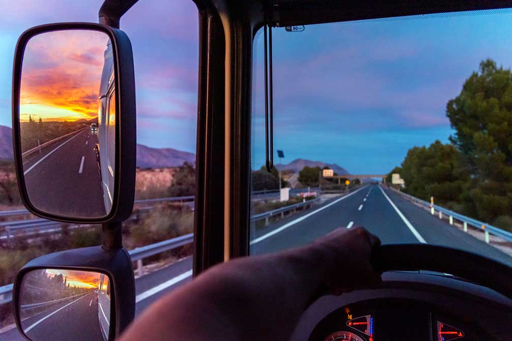 TruckerTalk's tweet card. Hey truck drivers! What’s going on in the space on your left? On your right? Directly behind your vehicle? What about above? Will your truck clear that