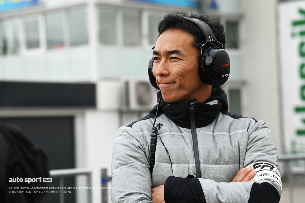 AUTOSPORT_web's tweet card. 　インディ500への挑戦を続けながら、2019年からはホンダレーシングスクール鈴鹿（HRS）のプリンシパルに就任し、精力的に若手レーシングドライバーの育成に取り