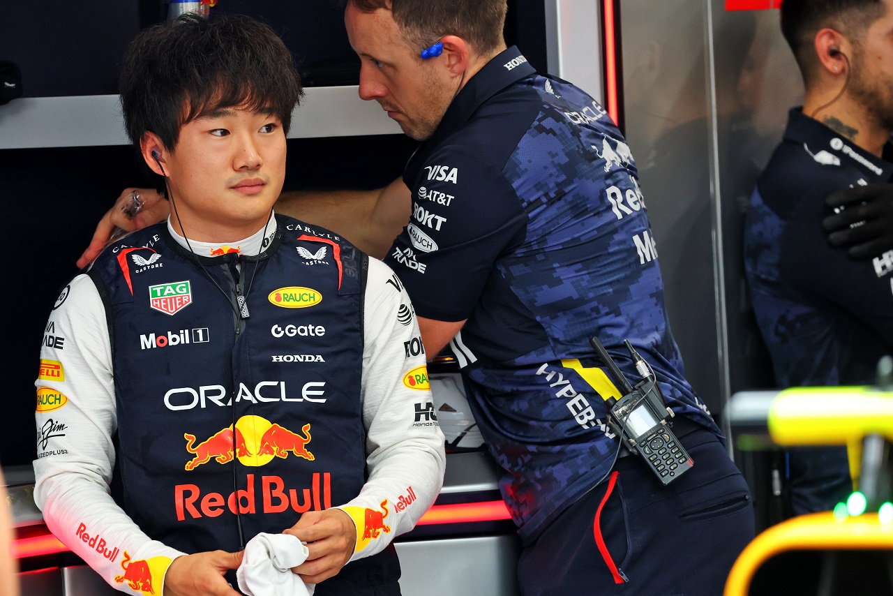AUTOSPORT_web's tweet card. 　F1での5年目に突入した角田裕毅は、2025年第3戦からレッドブル・レーシングのドライバーとして新たなチャレンジをスタートした。元ドライバーでその後コメンテー