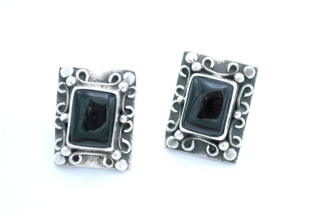 serendipitytrea's tweet card. This Clip-On Earrings item by serendipitytreasure has 5 favorites from Etsy shoppers. Ships from Huntington Beach, CA. Listed on Oct 13, 2025