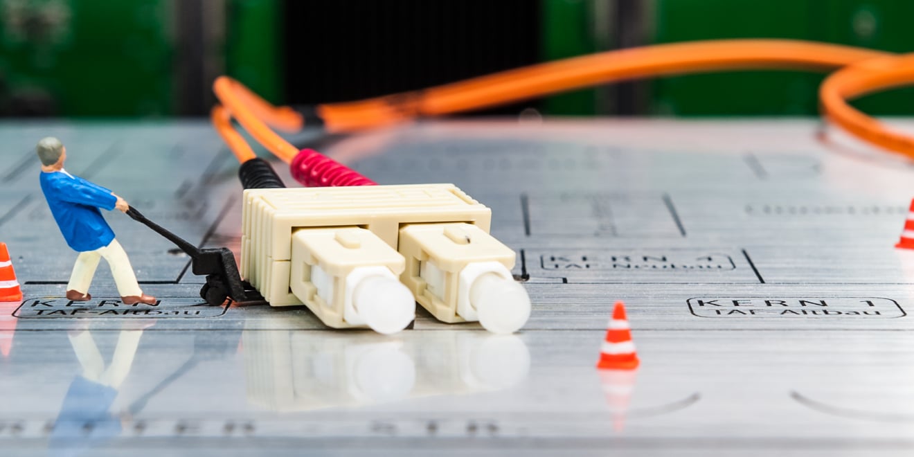 plutex's tweet card. VPN-Netze mit IPSec oder OpenVPN: Professionelle Einrichtung verschlüsselter Netze für Firmen & dezentrale Teams: Maximale Sicherheit für den Datentransfer.