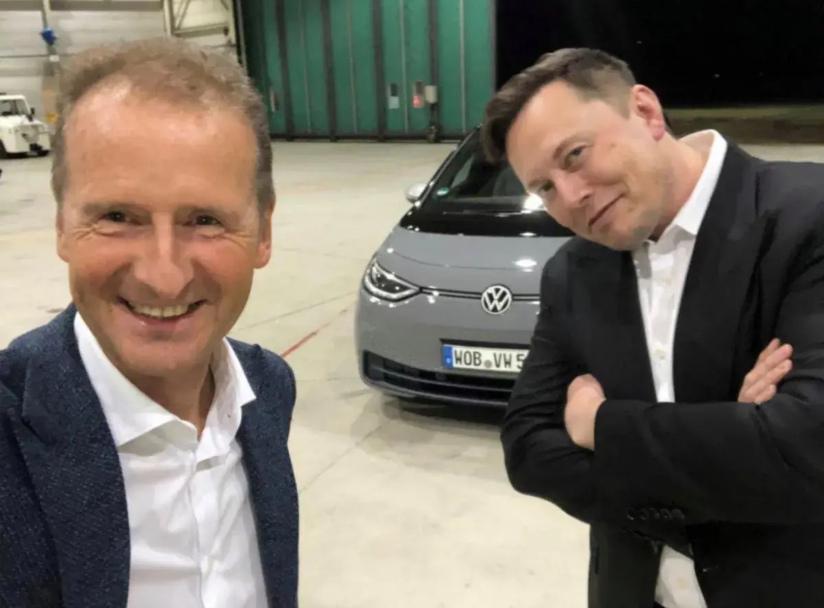foroelectricos's tweet card. De acuerdo con Elon Musk, director ejecutivo de Tesla, el Grupo Volkswagen liderará el mercado del coche eléctrico.