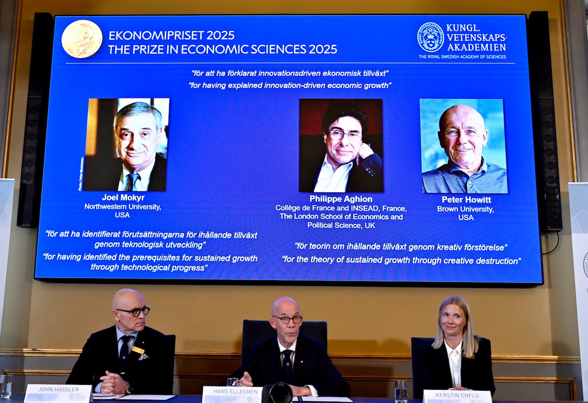 diegoml_upo's tweet card. Los profesores Aghion y Howitt, premiados con el Nobel de Economía, explican de forma inteligente y perspicaz el proceso de crecimiento económico