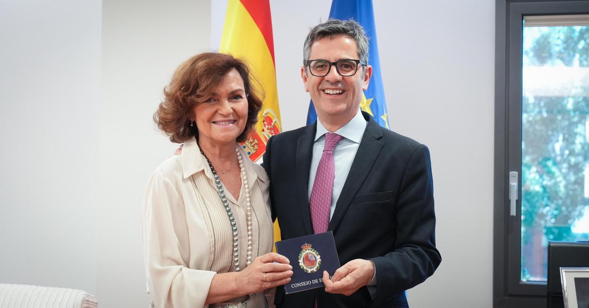 _infoLibre's tweet card. Rechaza la creación de un registro de medios y dice que bastaría con una base de datos para cumplir las normas europeas, entre otros reproches