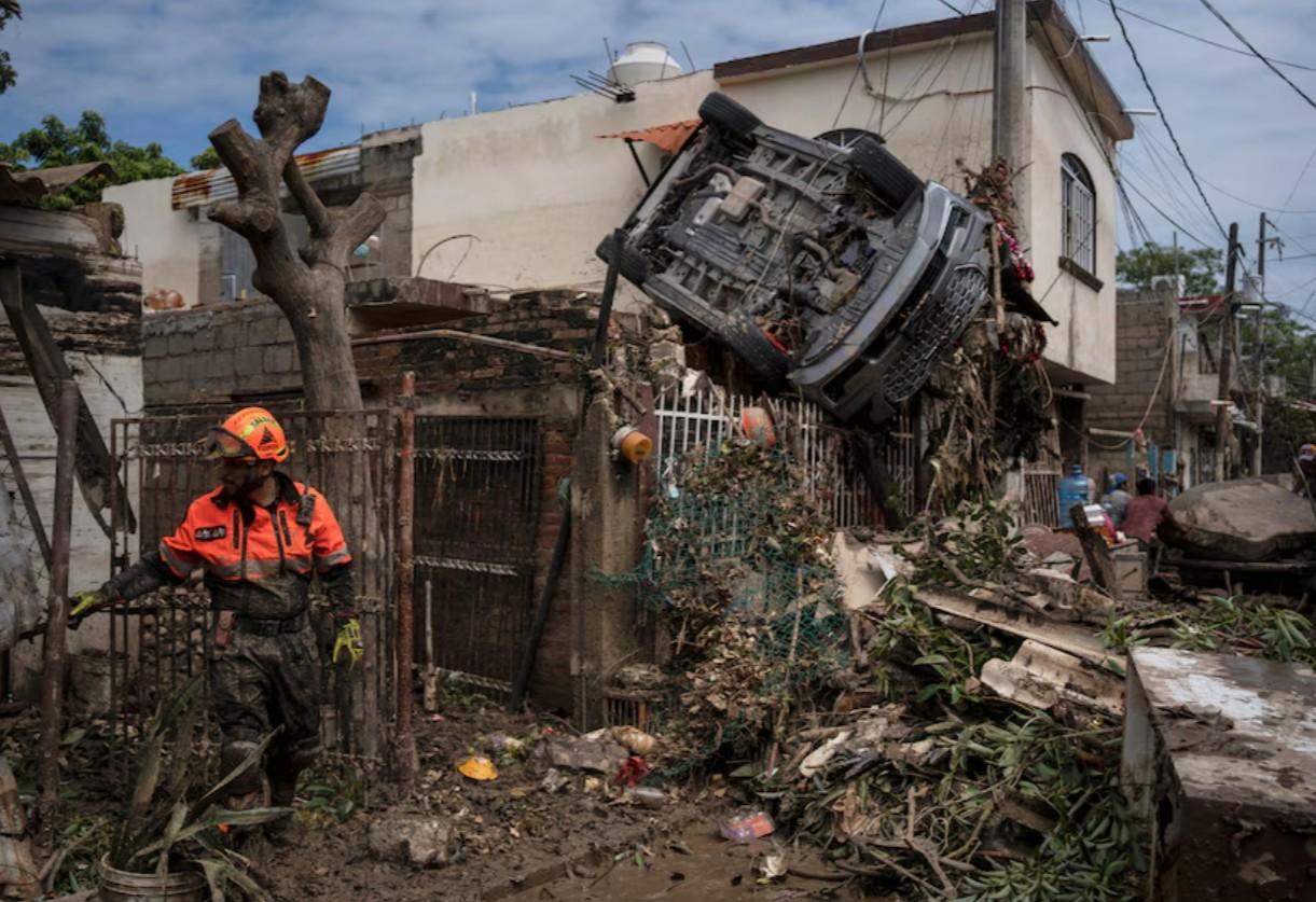 timelinelatest's tweet card. Nearly 2,50,000 people have been affected and over 50,000 homes destroyed.