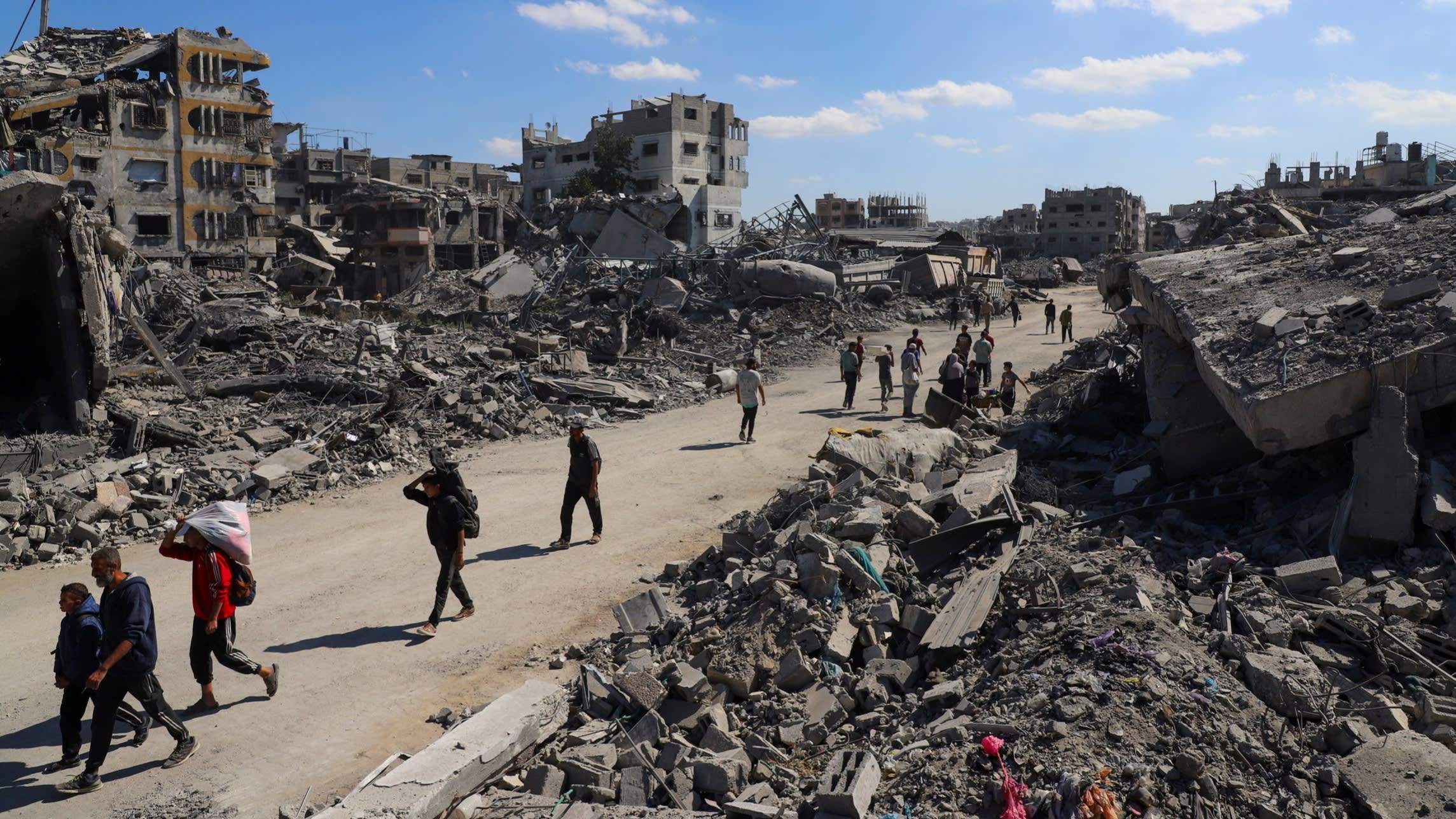 FT's tweet card. Attack on Gazans inspecting homes comes days after fragile ceasefire goes into effect