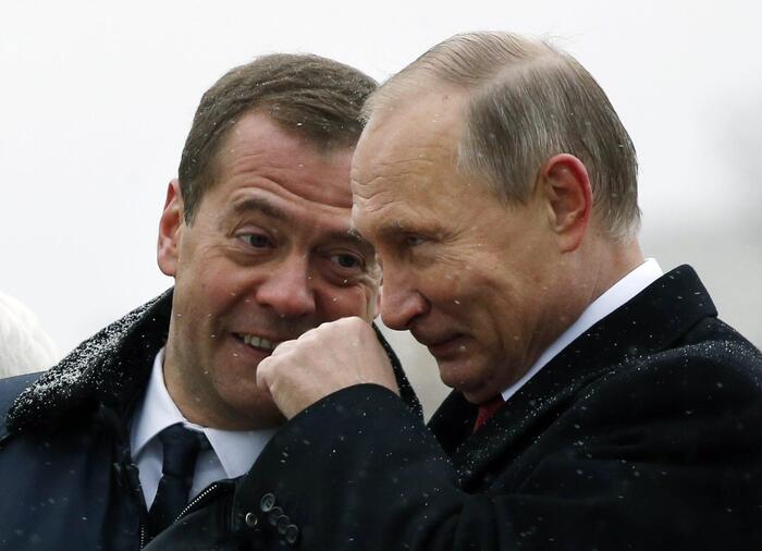 LukeSQL's tweet card. "Oggi è il giorno della riunificazione delle nuove regioni con la Russia. L'operazione militare speciale continuerà fino alla completa distruzione del regime nazista di Kiev e alla liberazione dei...