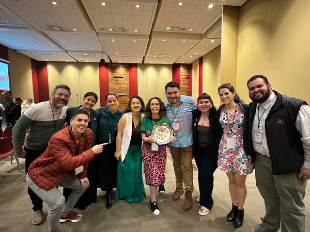 muci_py's tweet card. El MuCi recibió el Premio Latinoamericano de Popularización de la Ciencia por su TatakuaLab, reconocido como referente en divulgación científica regional.