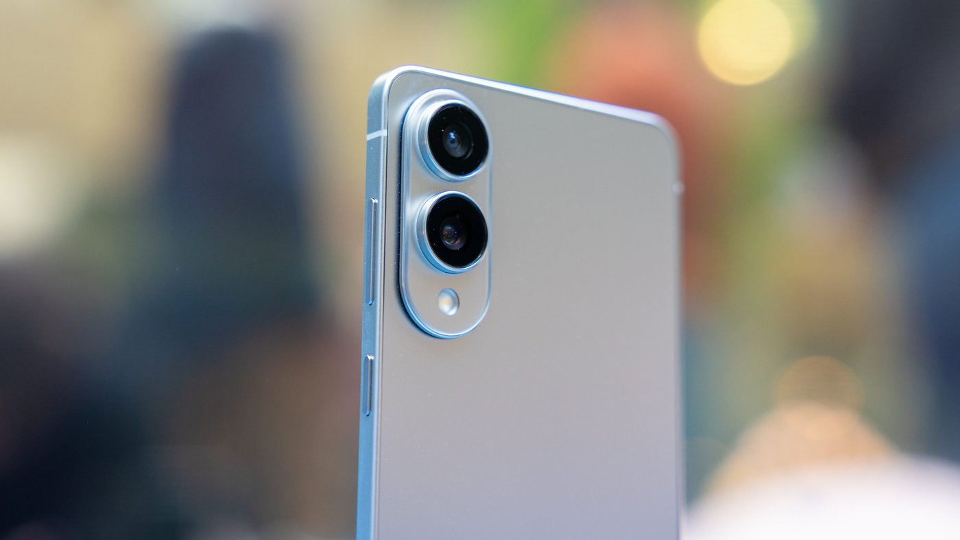 nextpitCOM's tweet card. Samsung's Galaxy S25 Edge drops to its best price at $490 off (40%) on Amazon. Is this the best ultra-thin phone deal yet?