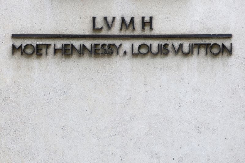 bergfahrten's tweet card. PARIS - Der französische Luxusgüterkonzern LVMH hat am Dienstag für das dritte Quartal einen Umsatzanstieg von 1 % gemeldet. Grund dafür ist die gestiegene Nachfrage in China, während die...