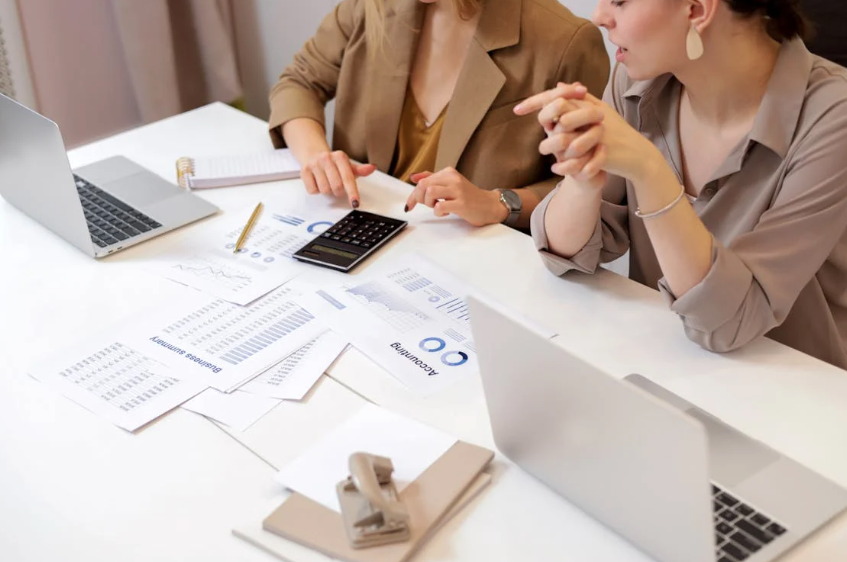 SunaSolutions's tweet card. Discover how Suna’s Flex EOR outsourced payroll and compliance service helps fast-growing businesses scale across state lines.